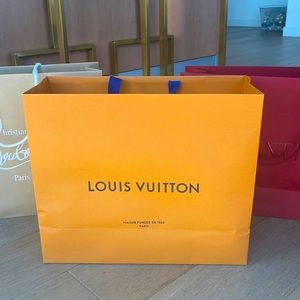 Louis Vuitton shopping bag 🛍